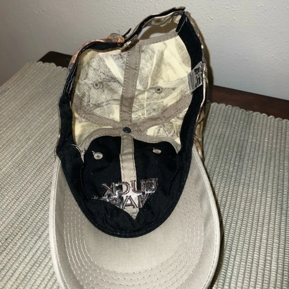 A&E Duck Dynasty Tan & Camo Adjustable hat.